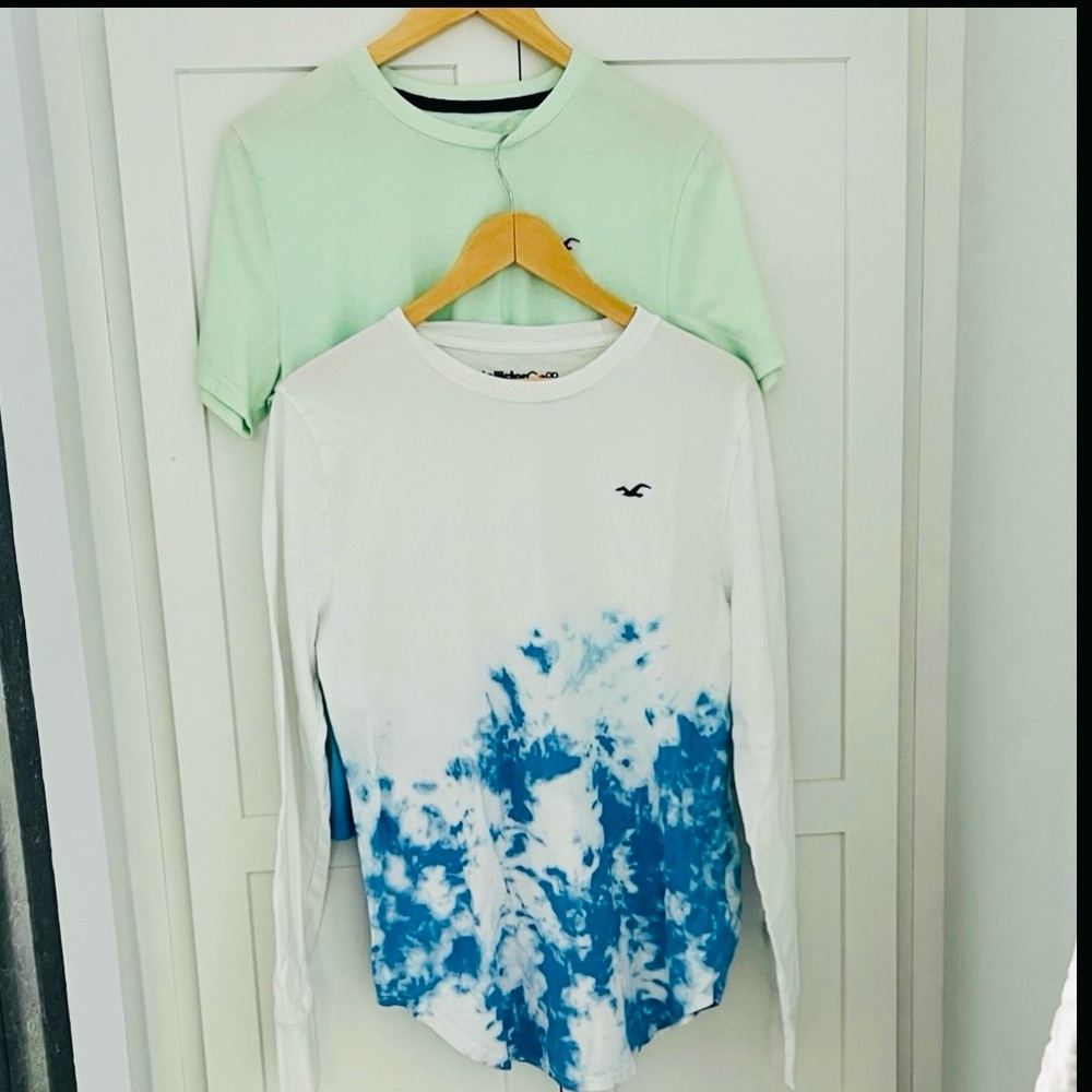 Hollister bundle of 2 tees long and short sleeve size Medium